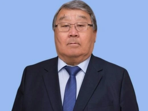 Поздравление директора КФ РГУ СоцТех Пашнанова Э.Л. с Днём России