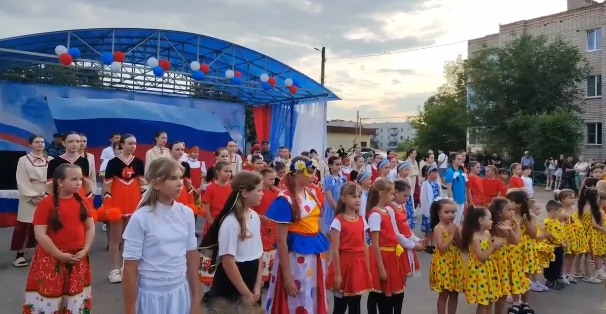 В посёлке Ерзовка с размахом прошло праздничное мероприятие,
посвящённое Дню России. Событие объедин