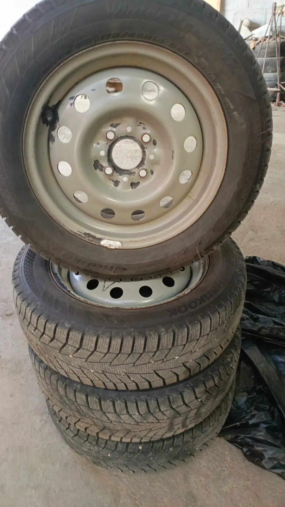 winter i cept iz2 hankook r14 разболтовка 4*98 зима протектор 80% цена комплекта 15.000...