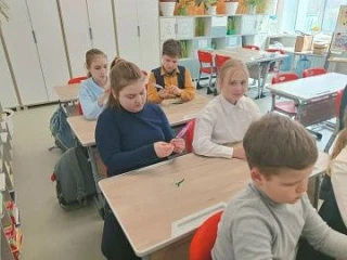 В 4А классе прошёл настоящий весенний мастер-класс по изготовлению пасхального букета! Ребята с боль