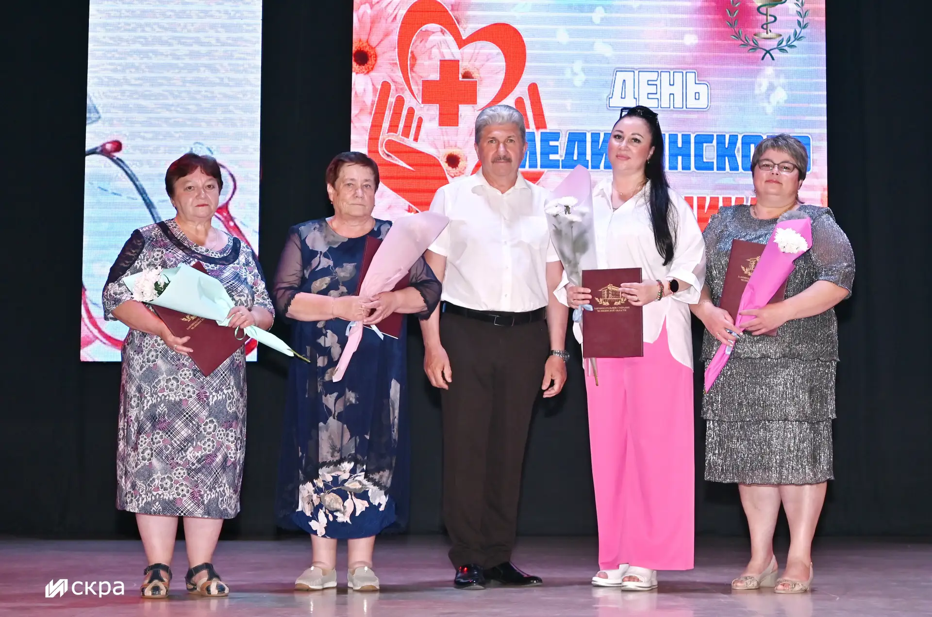 👩‍⚕️🧑‍⚕️Медицинские работники Еткульского округа получили заслуженные награды

В Еткульском районн