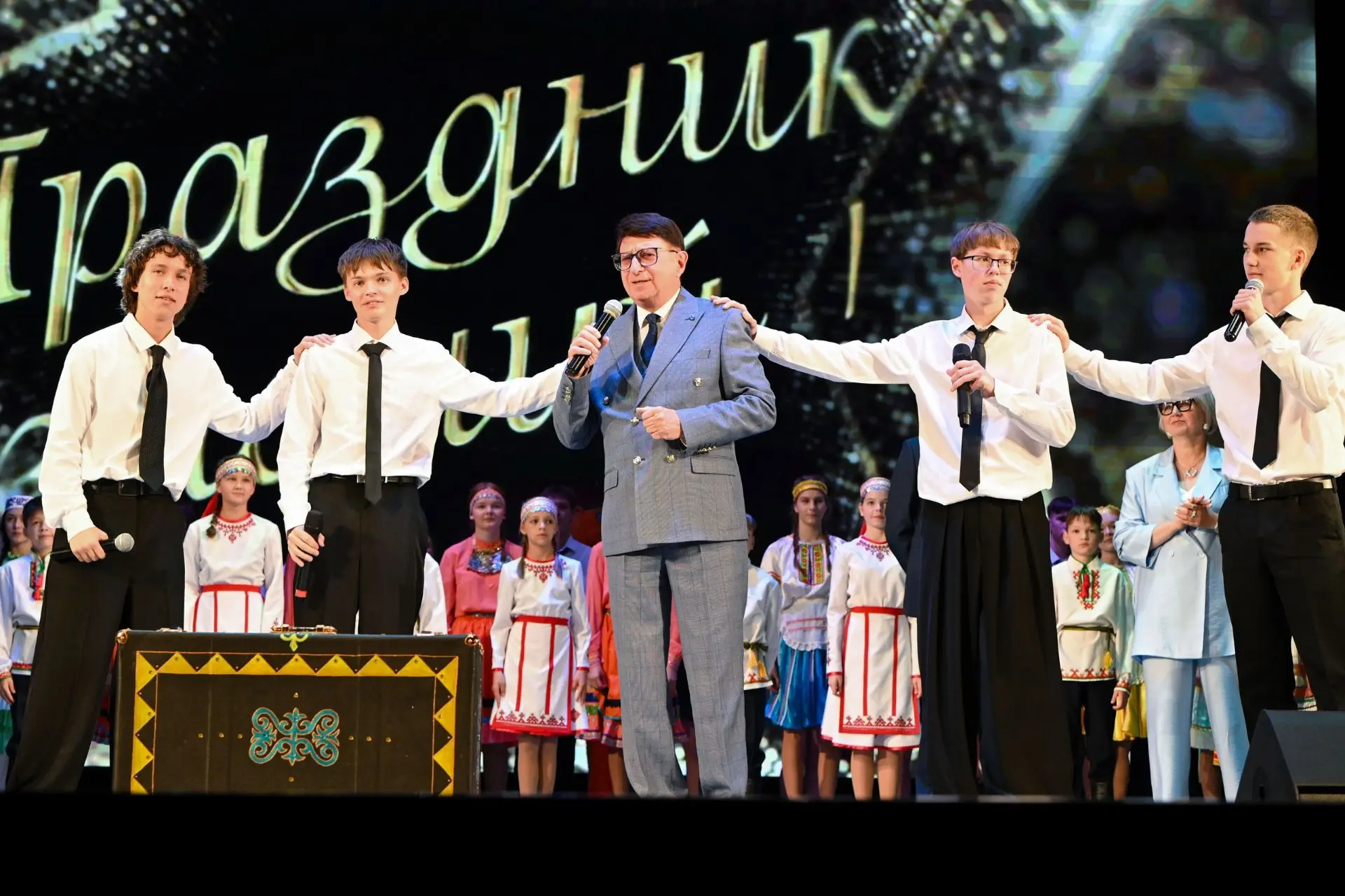 🍂 Осень вступает в свои права, а это значит одно — в школьных коридорах снова звучит П...