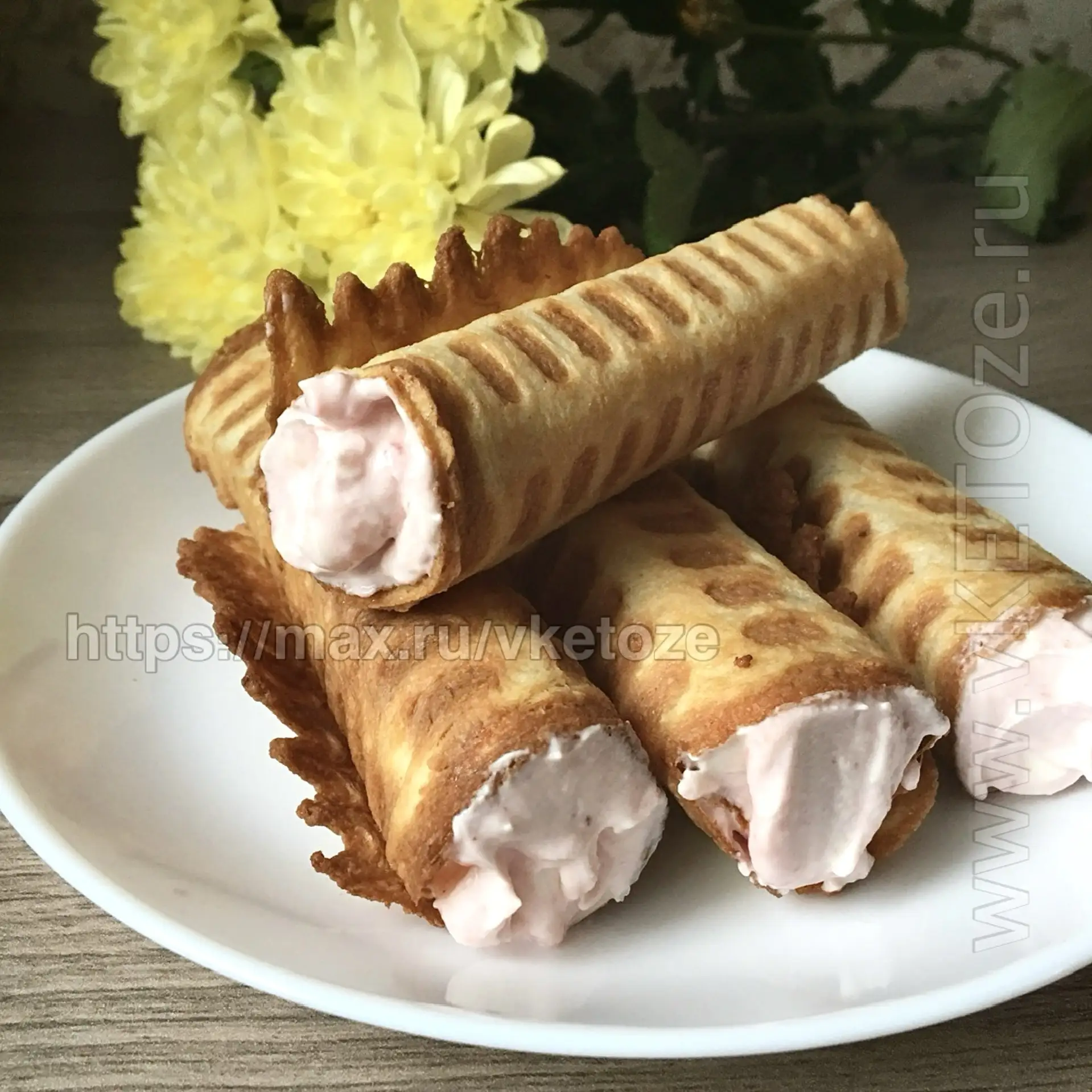 Вафельные трубочки 🧇 (КЕТО-рецепт)  Все помнят эти хрустящие вафельные трубочки из детства? Когда на