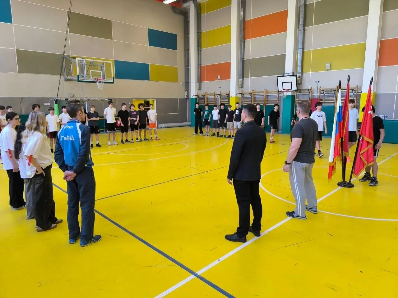 🏀 Вчера в школьном спортзале состоялось торжественное открытие турнира по баскетболу на «Кубок дирек