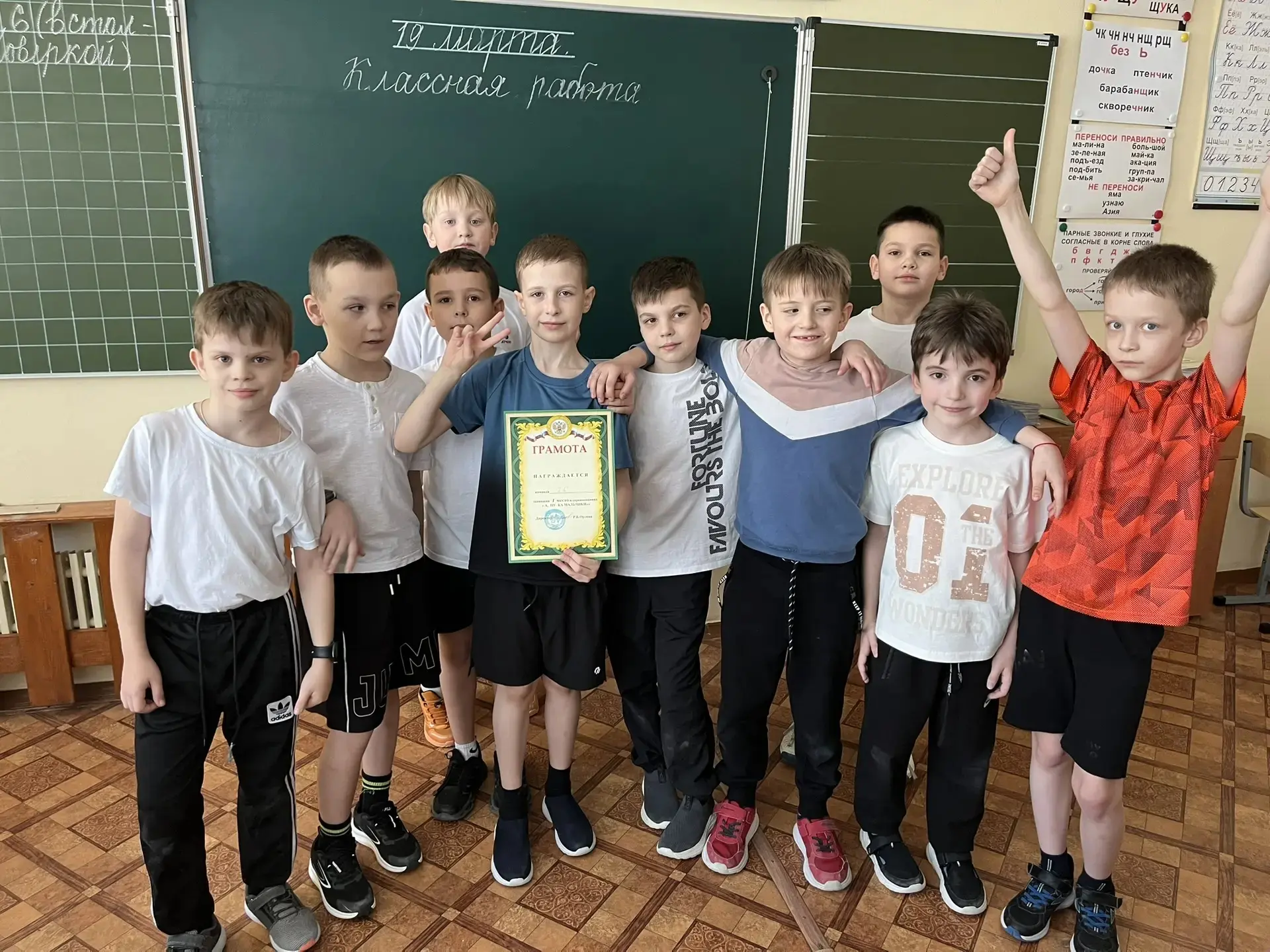 🏃‍♂️ «А ну-ка, мальчики!»: весёлые старты во 2-х классах  Сегодня в нашем лицее было шумно, весело и