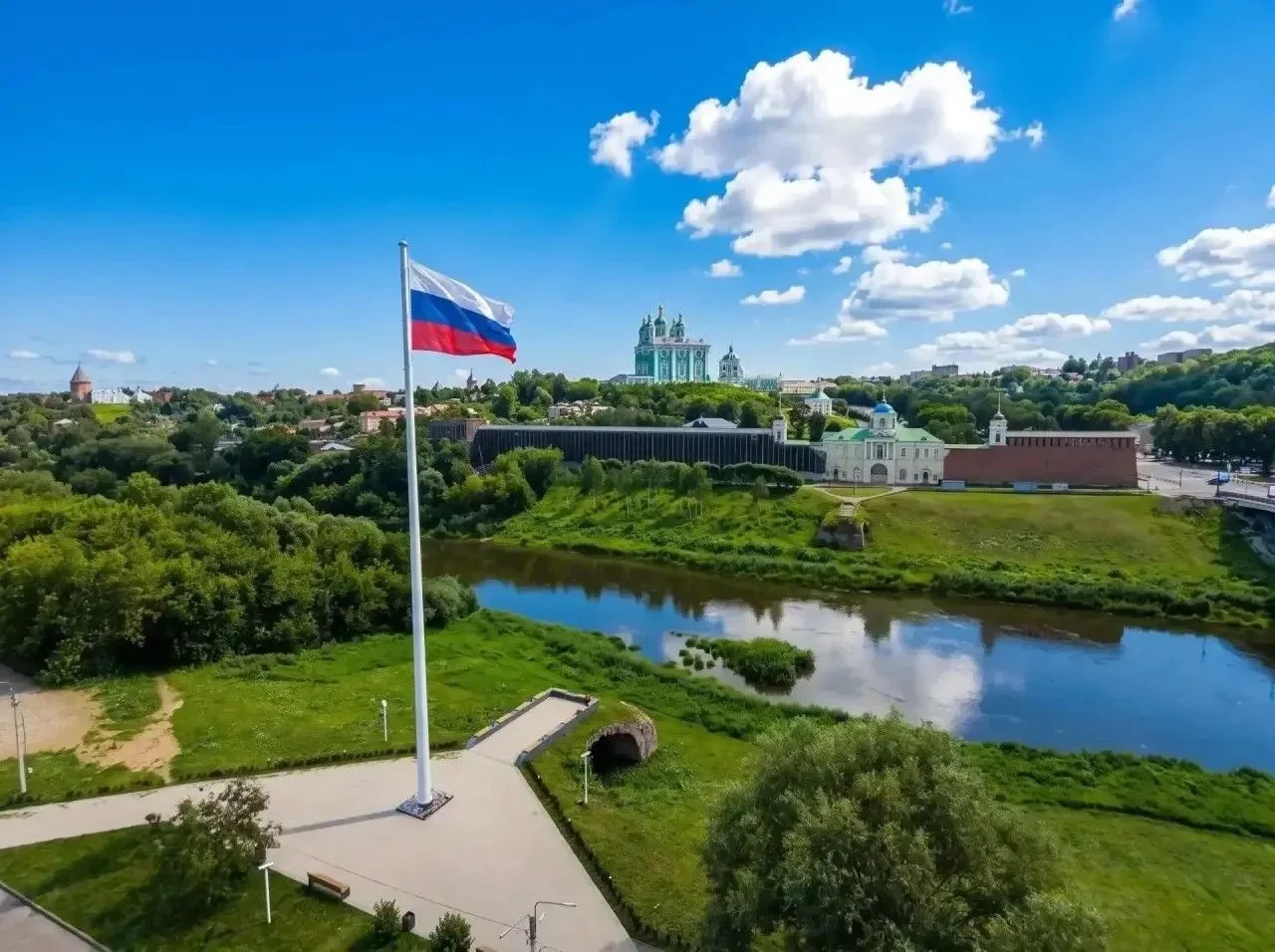 Сегодня отмечается День Государственного флага Российской Федерации!