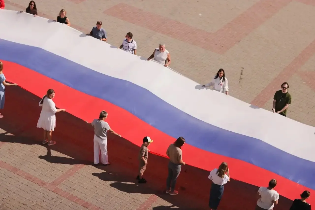 В Белгороде развернули 20-метровый триколор 🇷🇺