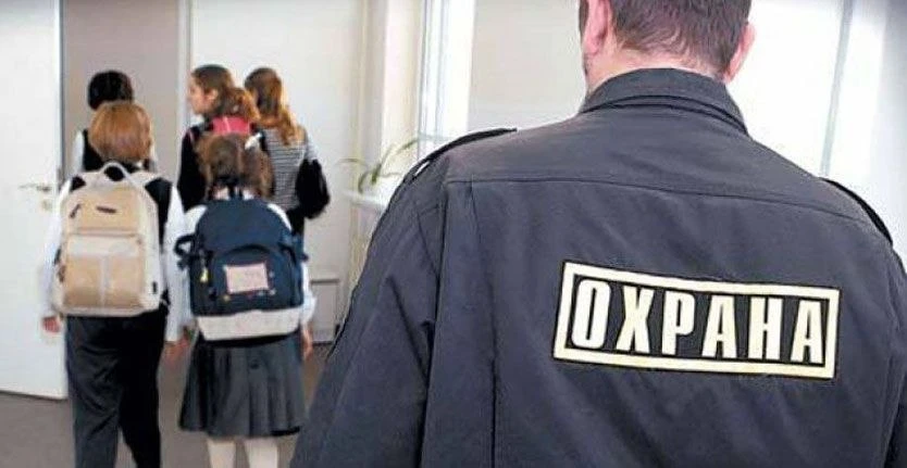‼️В Екатеринбурге ищут мужчину с татуировками на пальцах.