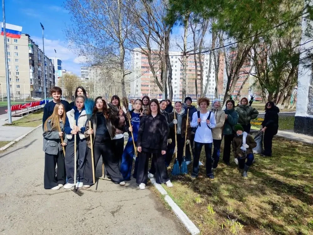 Акция «Чистый двор» 🧹 🪣   ▫️Субботники в 31 гимназии стали уже традицией, и в этом году они прошли с