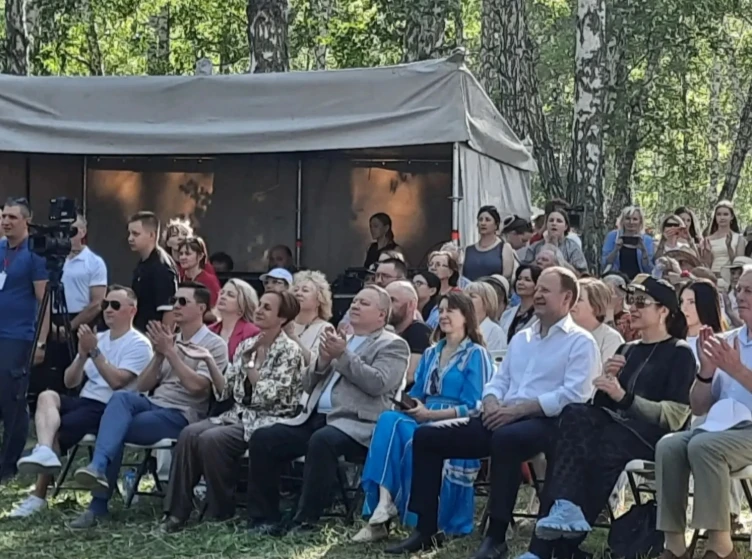 Финальная программа Литературного фестиваля Роберта Рождественского проходит в алтайском селе 

20 и