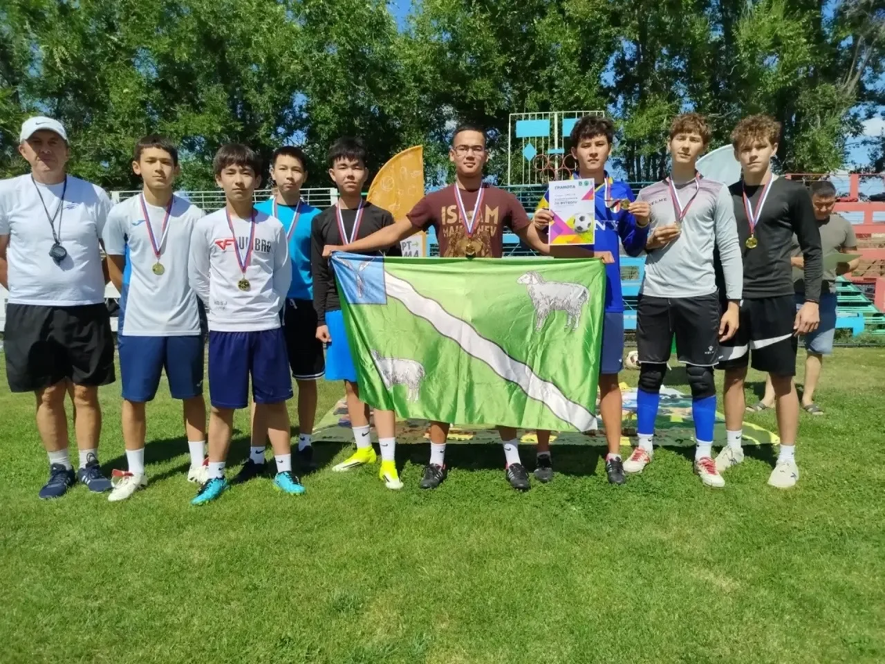 ⚡Юные футболисты Александрова Гая разыграли путевку в зональный этап Кубка губернатора