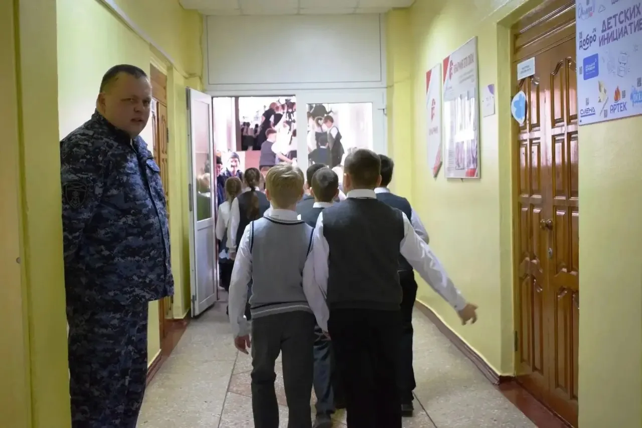 👮‍♂️ «Внимание, вооруженное нападение!»: в школах и детских садах Тынды прошли специальные учения  Ш