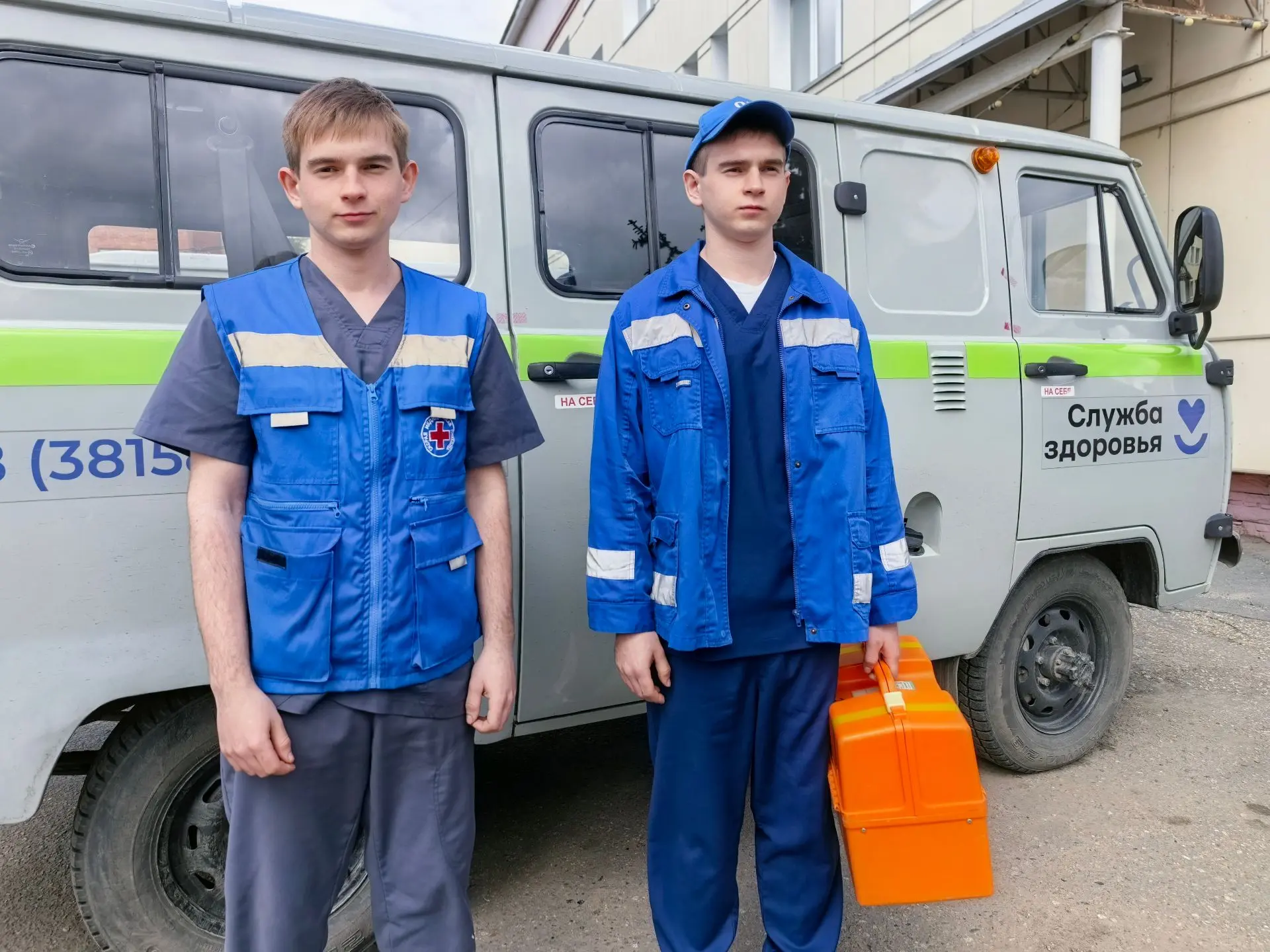Братья Шамсутдиновы Павел и Александр успешно завершили обучение в Омском медицинском колледже и при