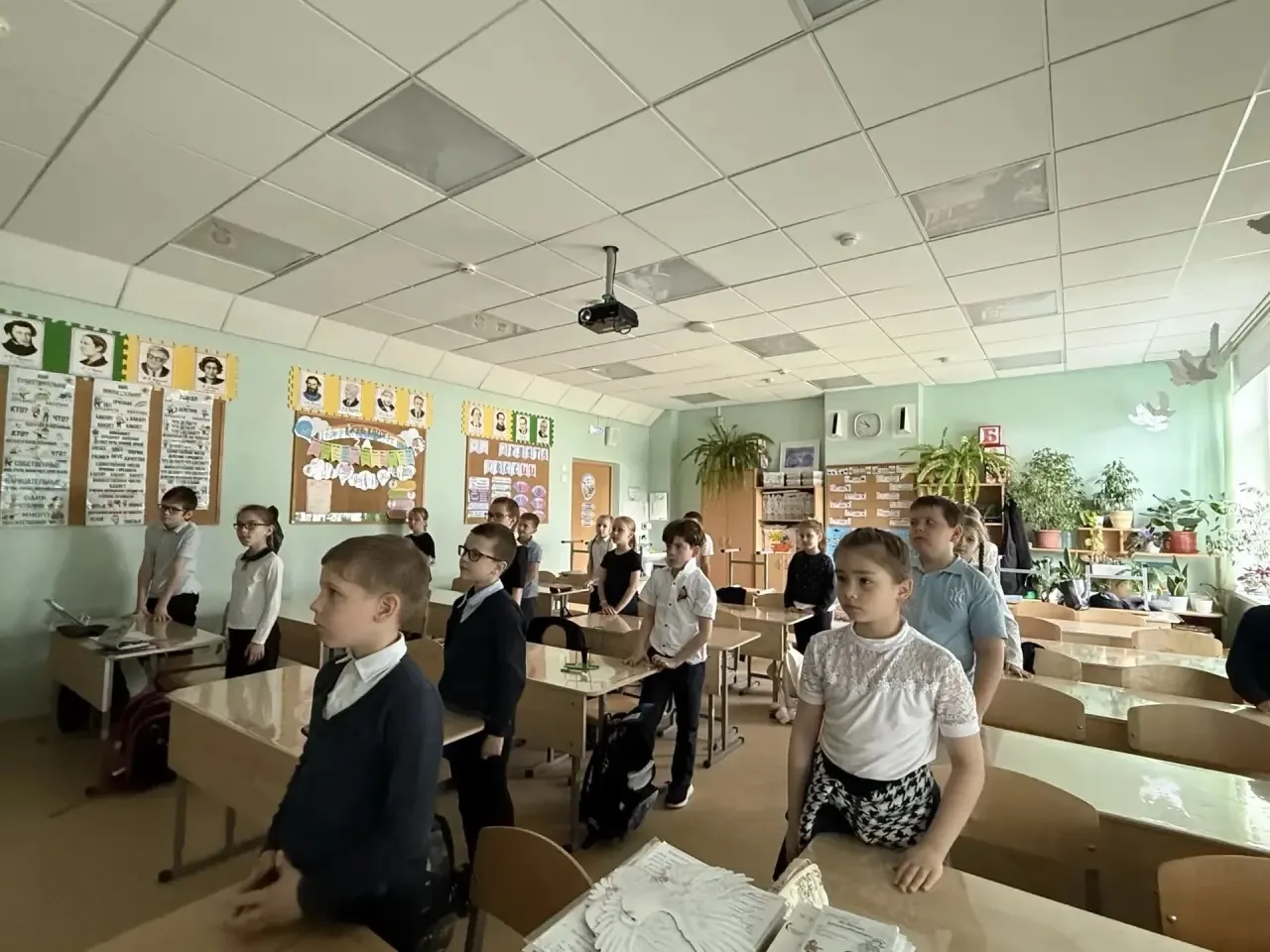 8 мая во 2 «Д» классе прошел классный час, посвященный Дню Победы. В преддверии великого праздника м