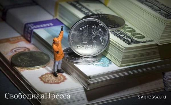 Объем находящихся в обращении наличных денег в России в течение мая вырос на 381,2 млрд...
