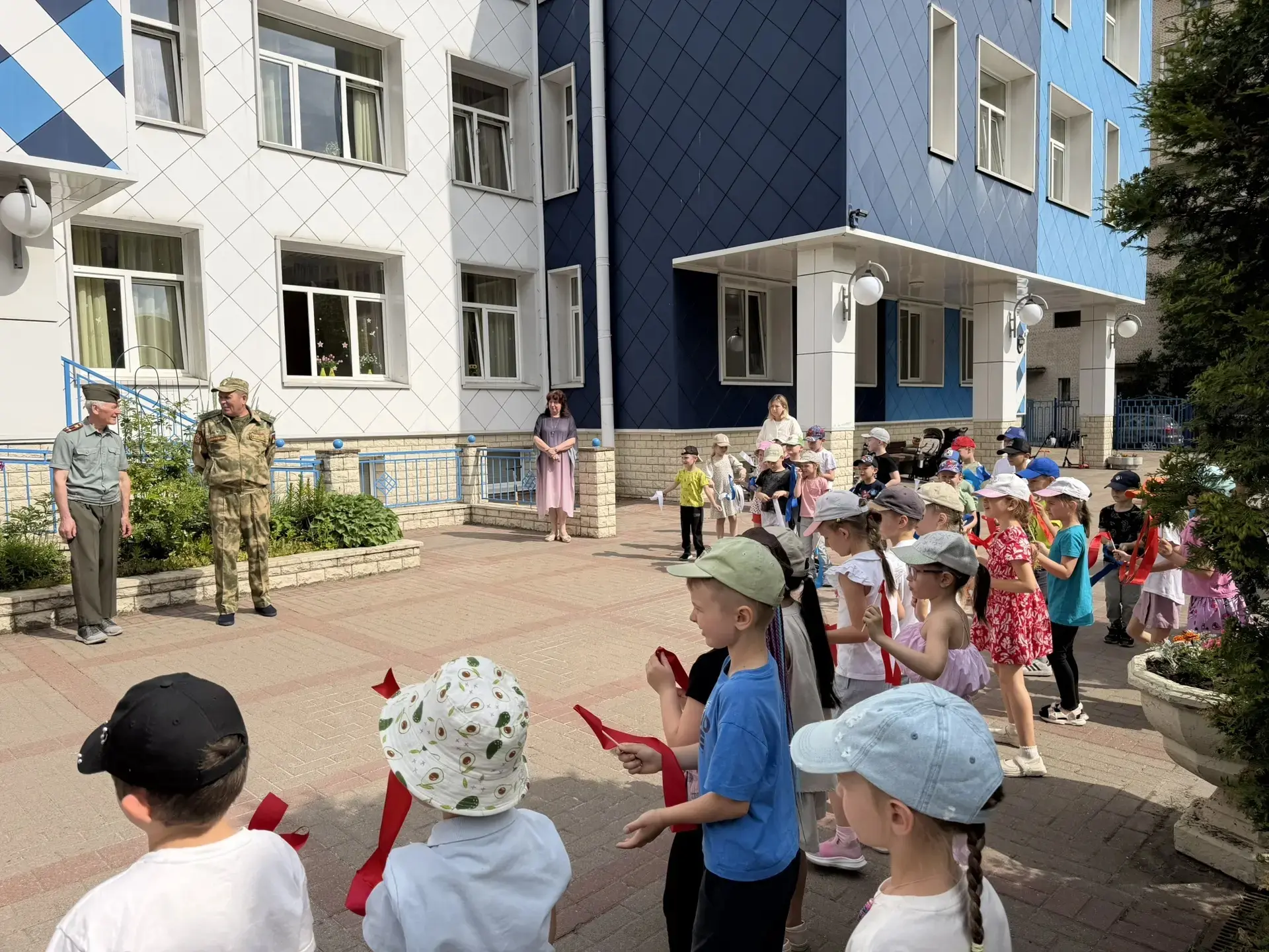 Педагоги нашего Дворца вместе с учащимися Военно-патриотического центра "Витязь"💪 организовали и пр