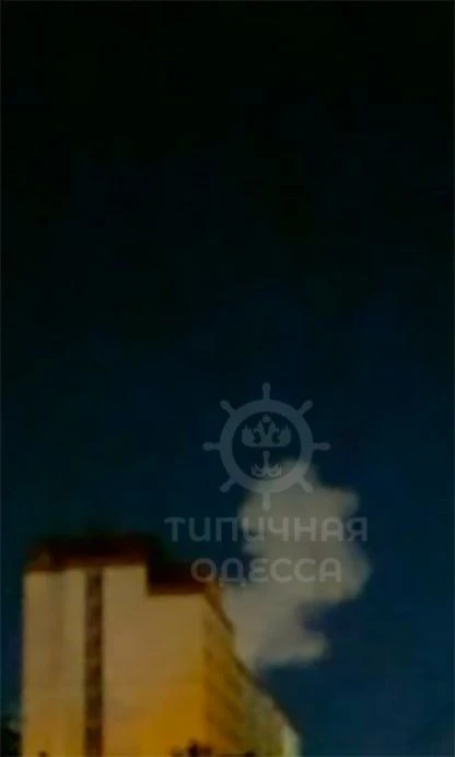 🔴🔴🔴🔴🔴 Российские войска нанесли серию ударов по военным объектам противника в Одессе.