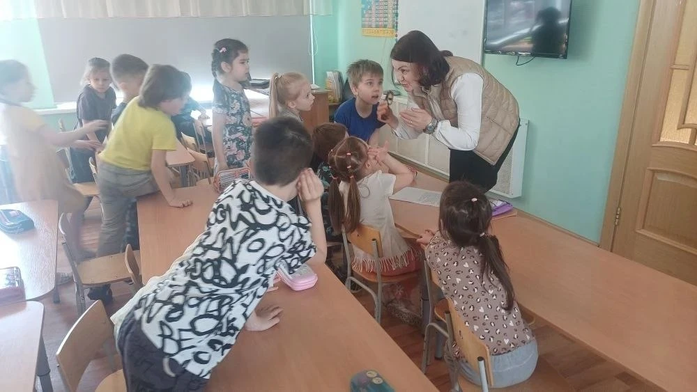 👩‍🏫 Учителя начальной школы — в гостях у дошколят!  Наши педагоги не забывают про своих будущих учен