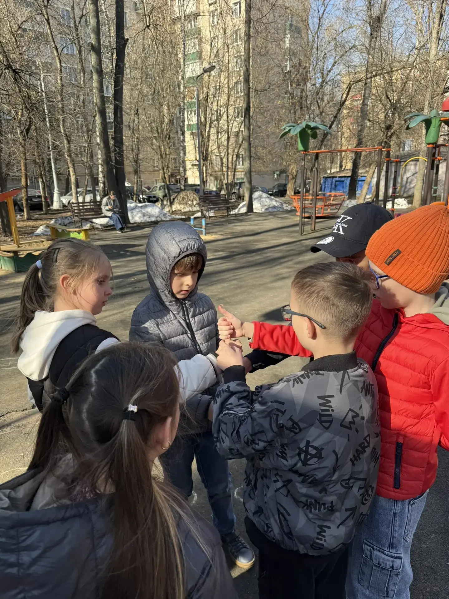 ✨Наши школьные каникулы — это не только отдых, но и движение!  🚀Вчера ребята совместили приятное с п