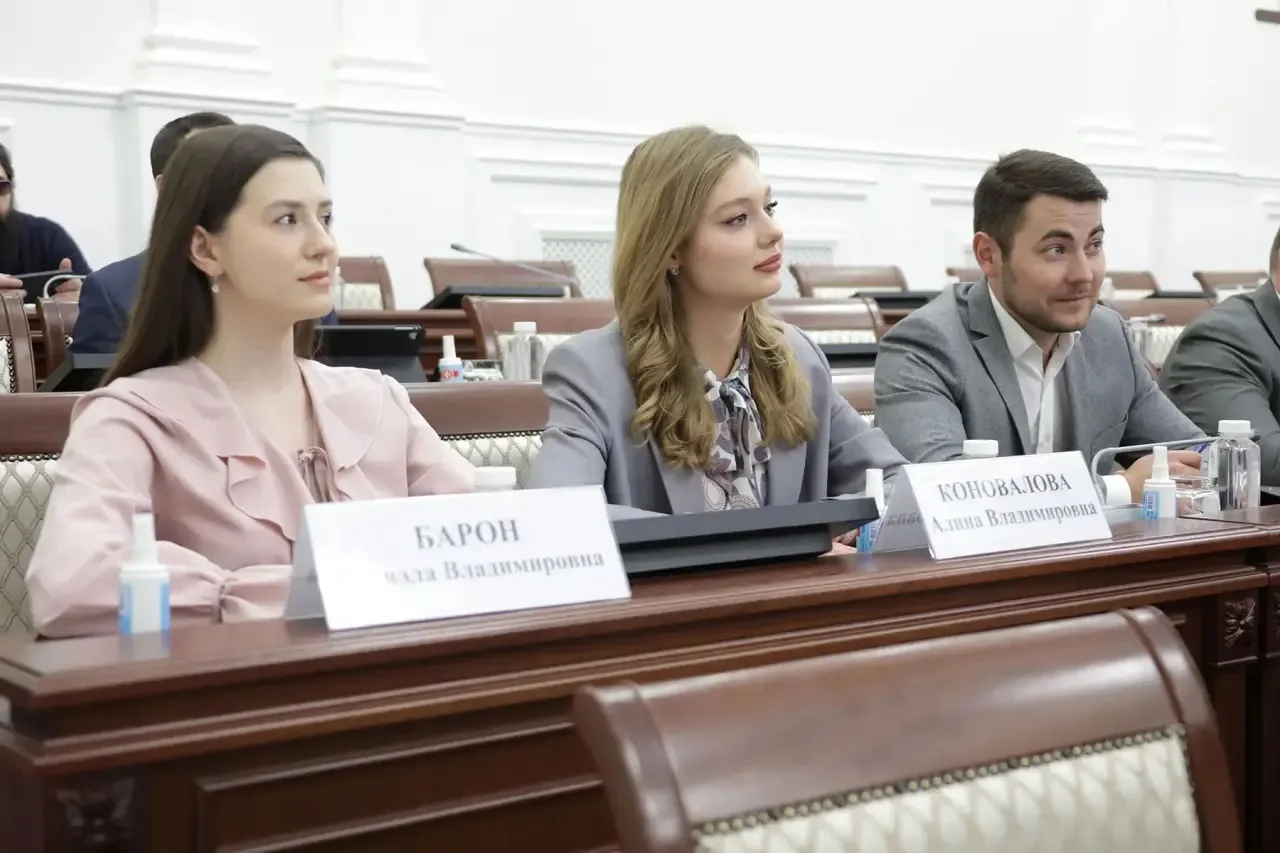 🚀 Студентки Тульского Финуниверситета - в центре управления регионом!