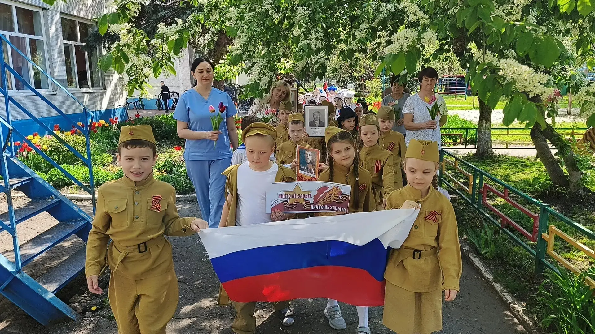 🇷🇺 Торжественное шествие воспитанников детского сада, посвященное празднованию дня Победы!
В памят