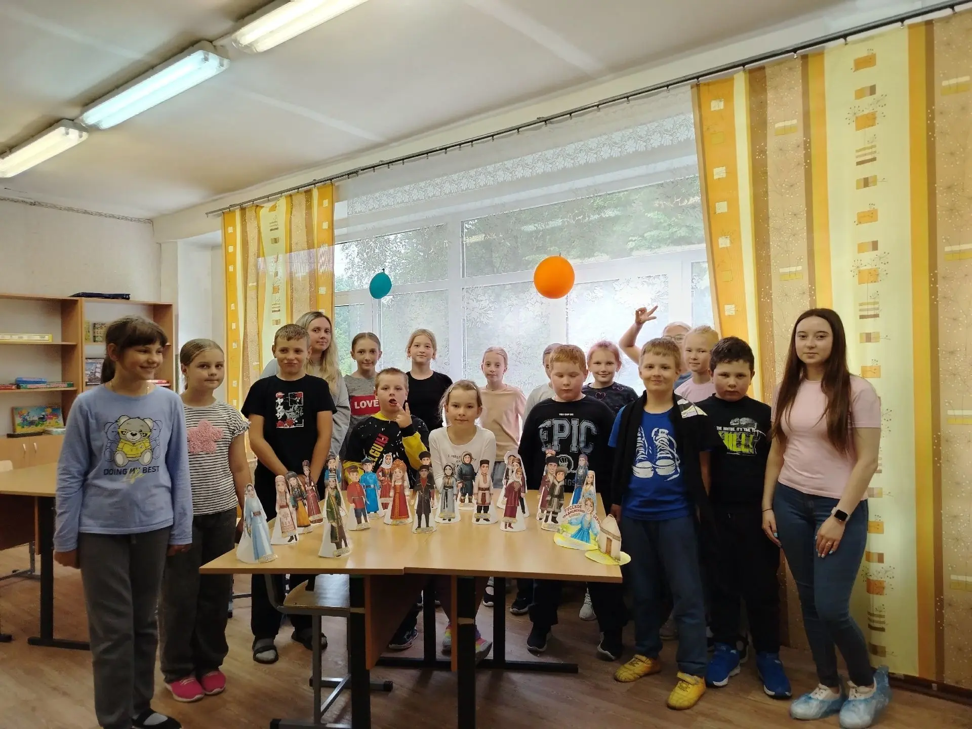 Пчёвжинская библиотека провела для летнего лагеря "Лукоморье" мастер-класс "Мы вместе", посвящённый 