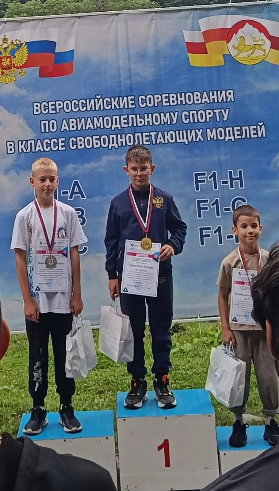 Дорогие друзья, делимся очередной приятной новостью.

Сикоев  Мурат, учащийся 6  "Б" класса  занял 1