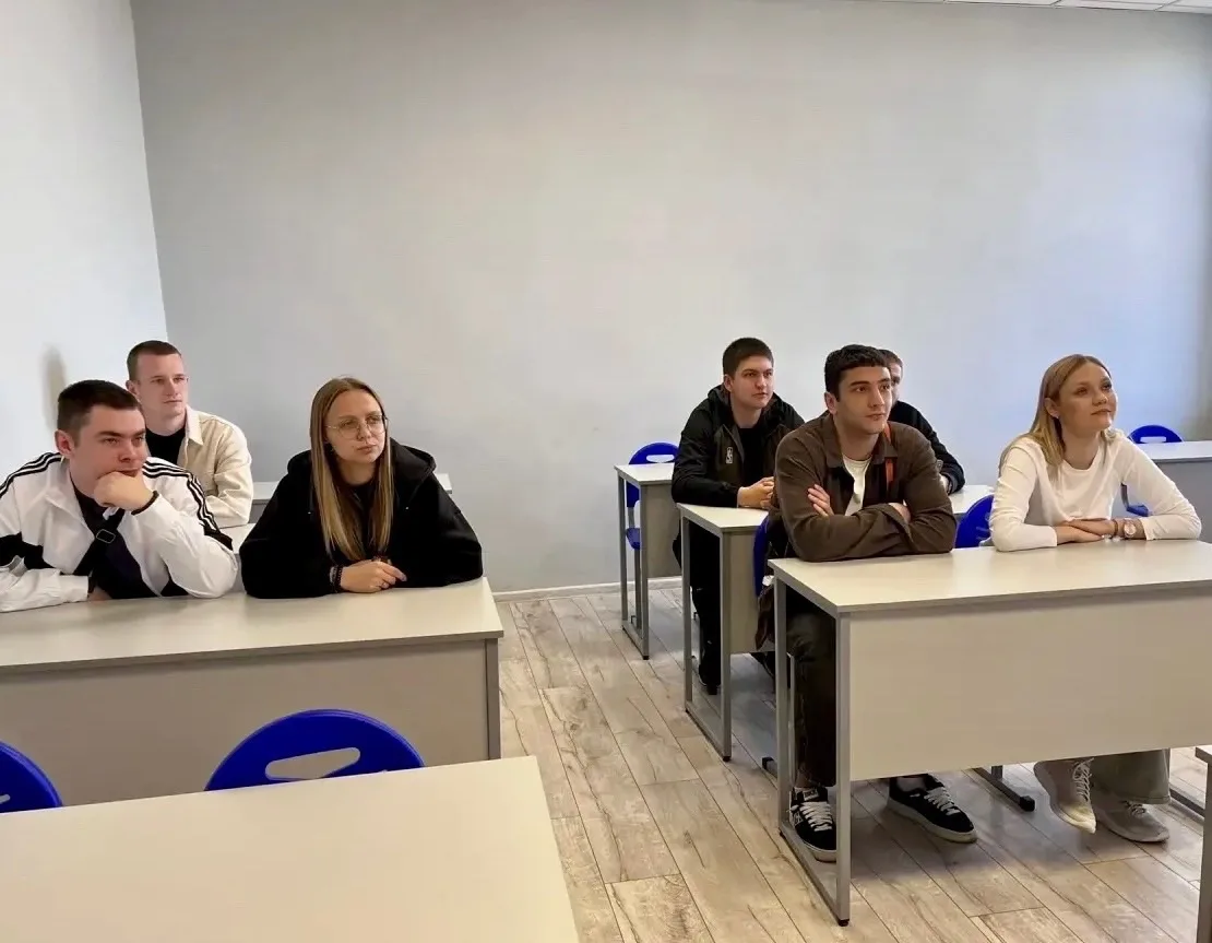 Активисты патриотического клуба «Я горжусь» ВолГАУ факультета прикладной экономики и уп...