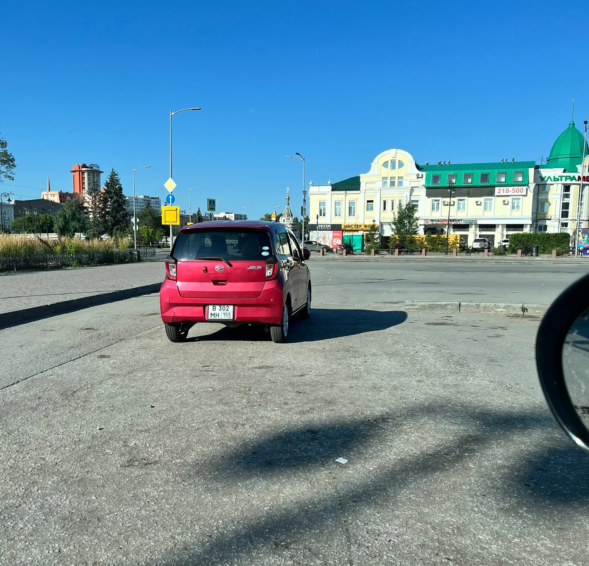 Приехал (а) на шоферскую комиссию, а парковаться не научился (лась). Перекрыл (а) заезд...