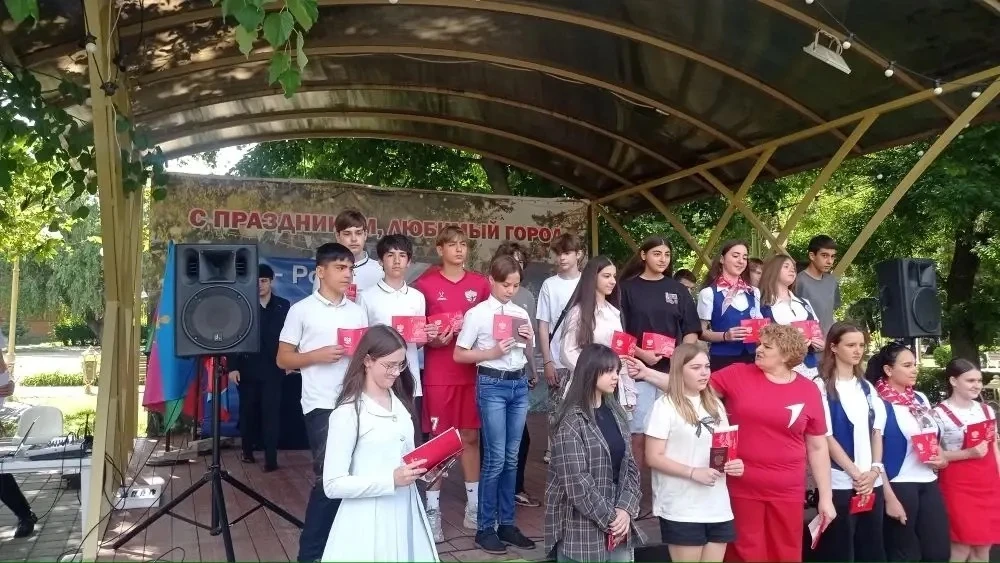 ✨ Большой день для наших ребят!

11 июня в рамках проекта «Мы Граждане России» двое наших учеников —
