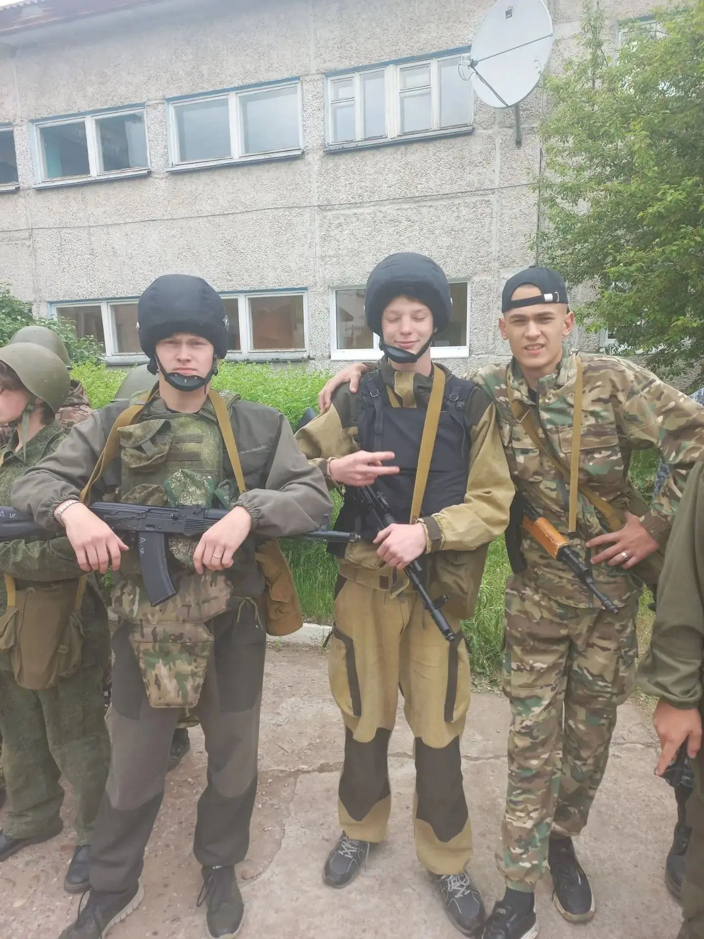 Военно-полевые сборы-2026
С 15 по 17 июня в Александровской
школе проходили военно – полевые сборы у