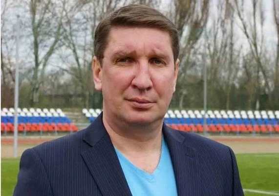 ФУТБОЛЬНЫЙ ФАРС В ПСКОВСКОЙ ОБЛАСТИ: ПОКА МЕСТНЫЕ ПАШУТ, «ВАРЯГИ» ИЗ ПИТЕРА ЕДУТ В СОЧИ?