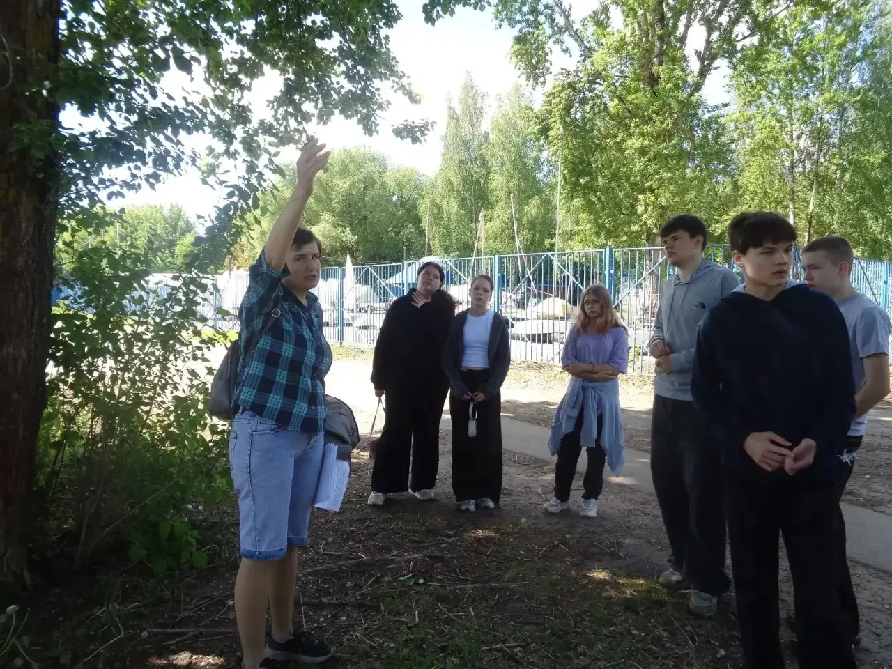В поход за знаниями и приключениями! 🏕️

Наши воспитанники из пришкольного лагеря проводят время не