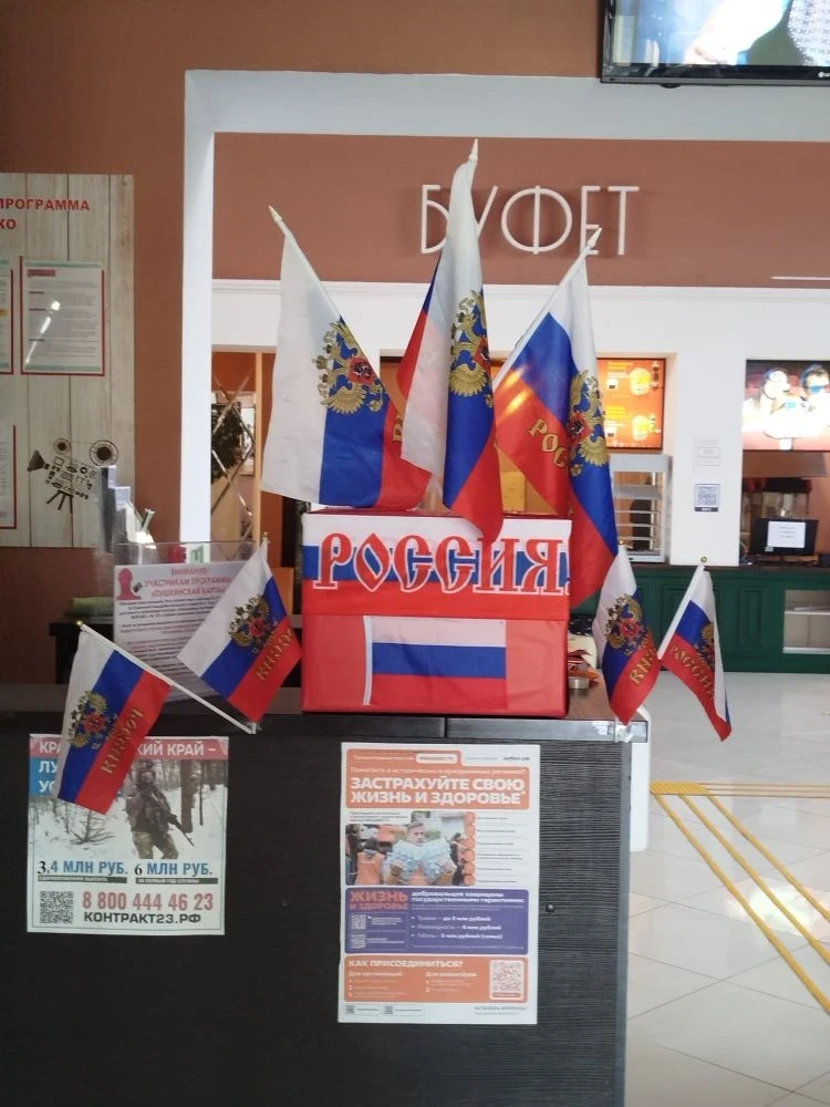 🎈 УРА! ДЕНЬ РОССИИ И КИНО! 🎈
Наши юные спортсмены из Спортивной школы № 1 отметили День России ярк