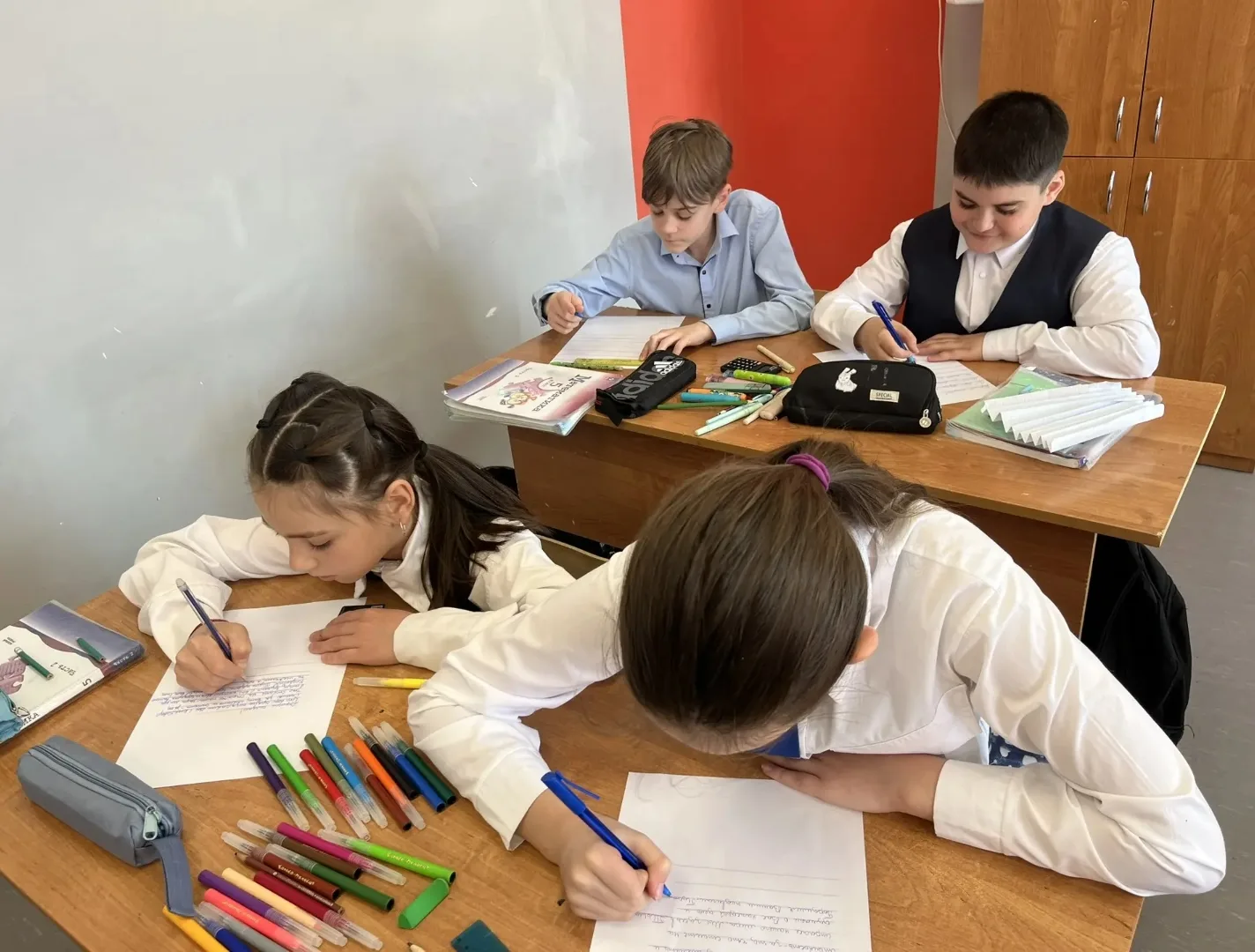 Участники ВОД «Волонтёры Победы» и активисты «Совета Первых» первичного отделения МБОУ Бобровская СО