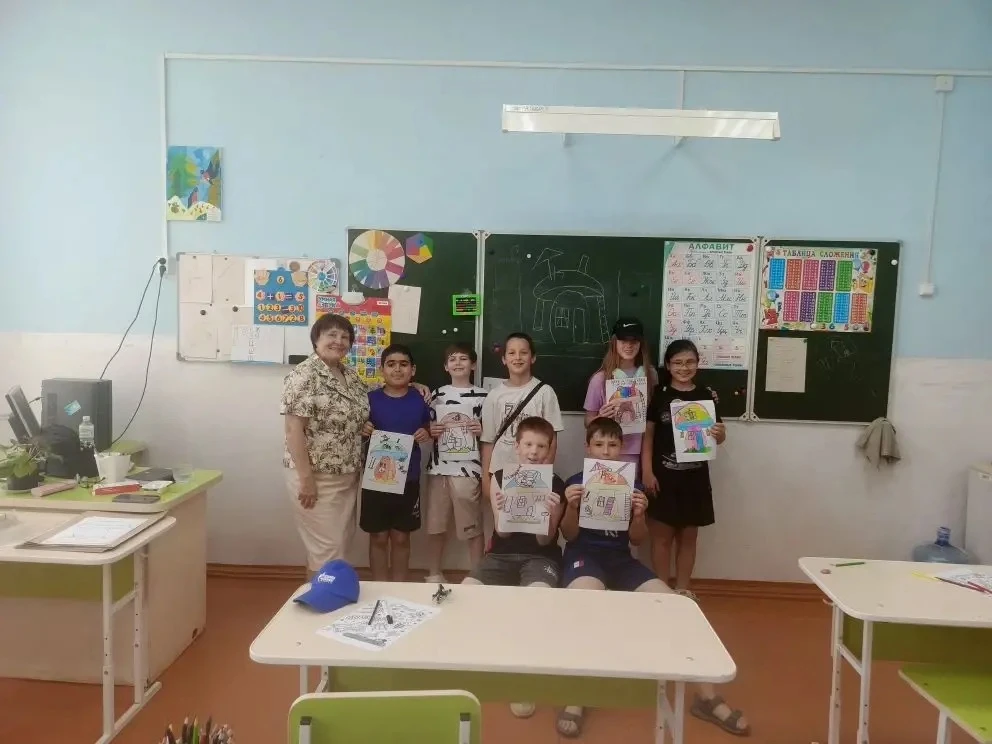 🌞🌞🌞Тайна за дверью: кто же там прячется? Наши юные художники из лагеря «Солнышко» за...