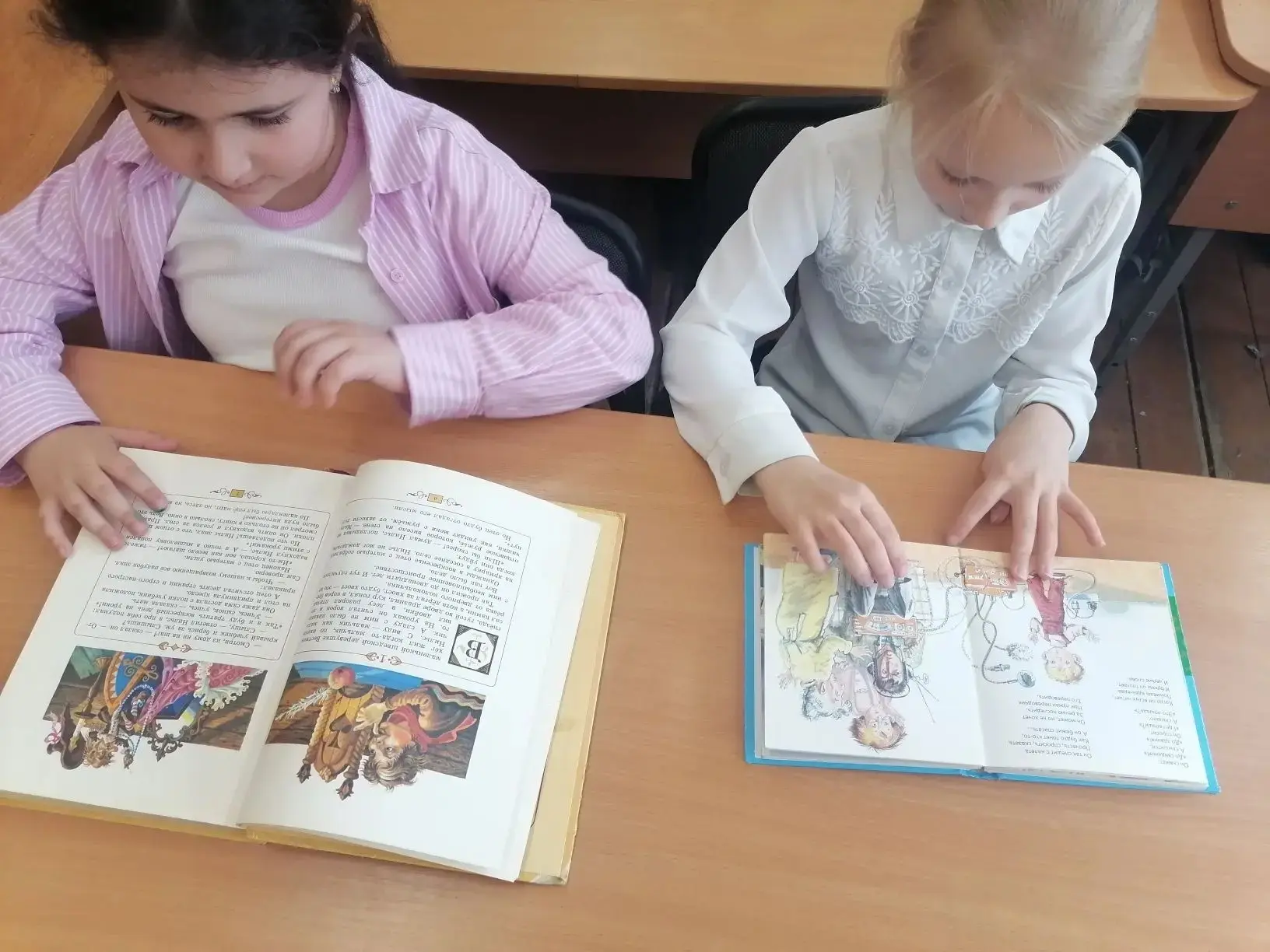 📚2 апреля - Международный день детской книги   Ученики 1«Б», 2 «Б», 3 «А», 3 «Г», 3 «Э» и 3 «Д» прин