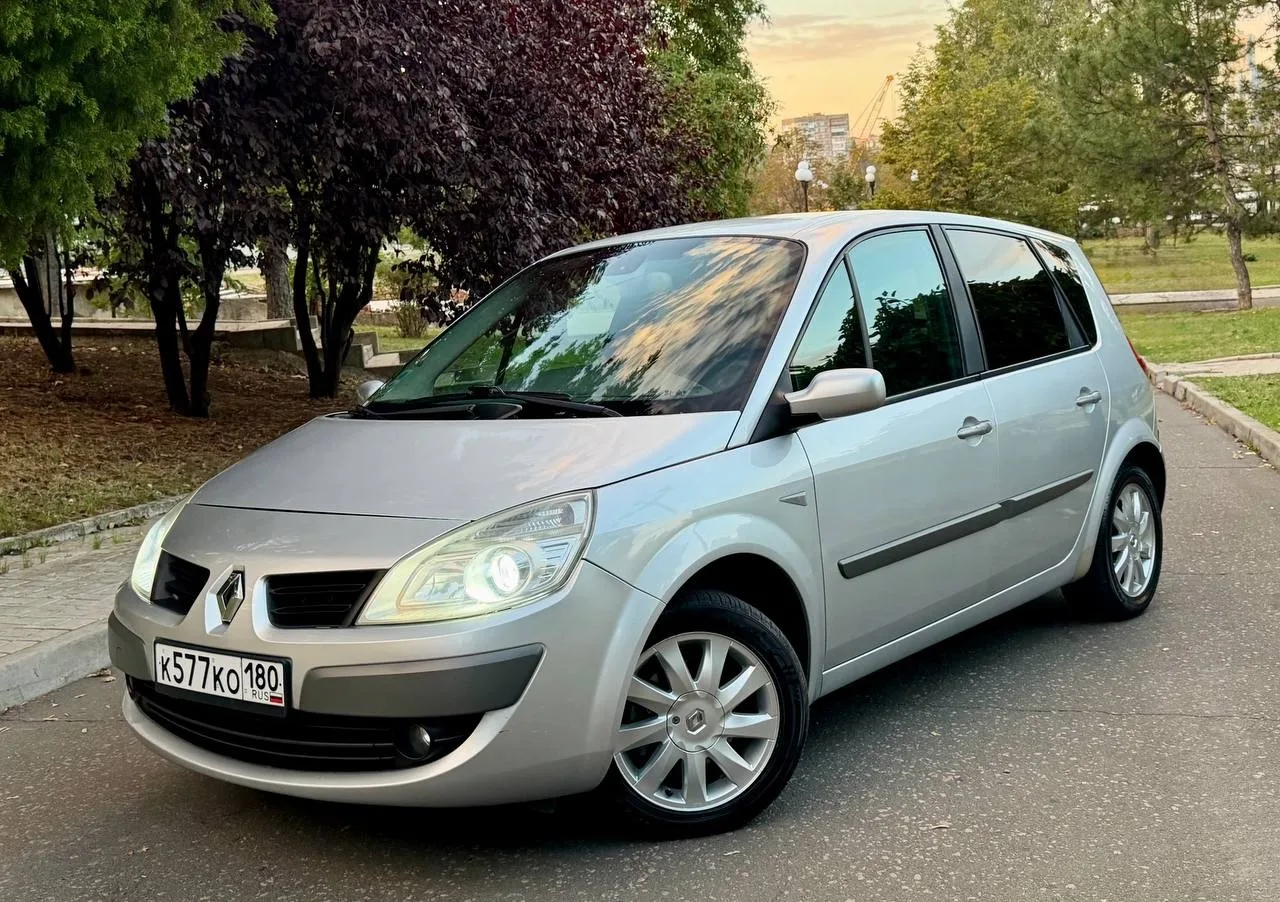 В продаже Renault Scenic 2 рестайлинг 2006 года выпуска
