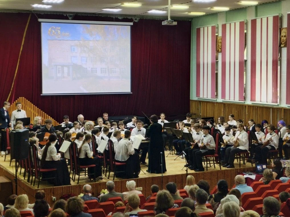 🎶 С юбилеем, детский оркестр!   В Детской музыкальной школе №1 состоялся праздничный концерт детског
