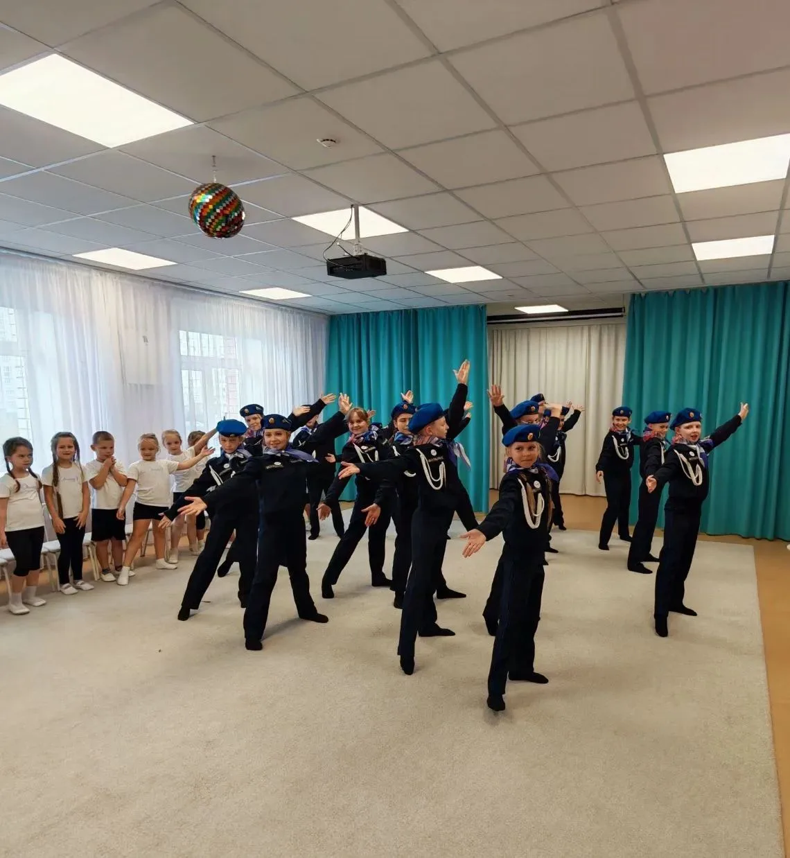🇷🇺🦅4Б: в ритме программы «Орлята России»!