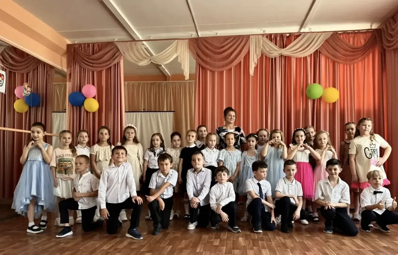 ✨ Прощай, 1 класс! ✨  Наши первоклассники успешно завершили свой первый учебный год! Каждый класс по