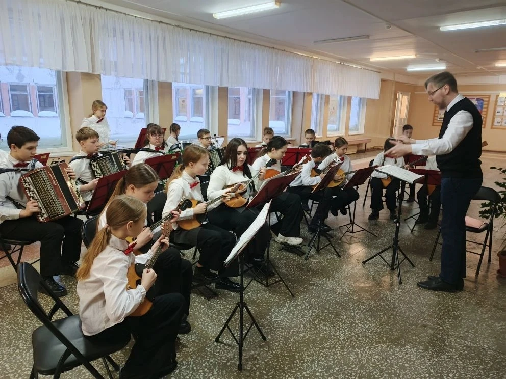🌷 На дворе февраль, а это значит наша любимая школа именинница! Ей исполнилось 39 лет. День рождения