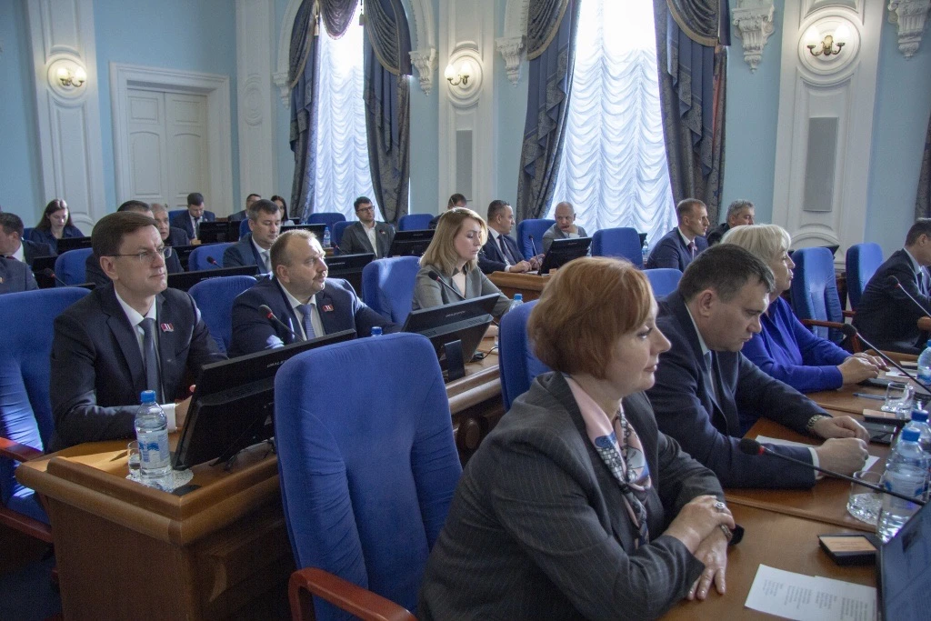 ОБЛАСТНОЙ ПАРЛАМЕНТ НАЧАЛ СВОЮ РАБОТУ