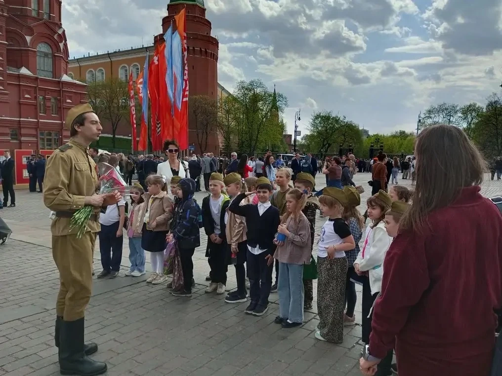Урок памяти маршрутом «Дорогами войны» !  В преддверии Дня Победы ученики 1 «Б» класса совершили уче