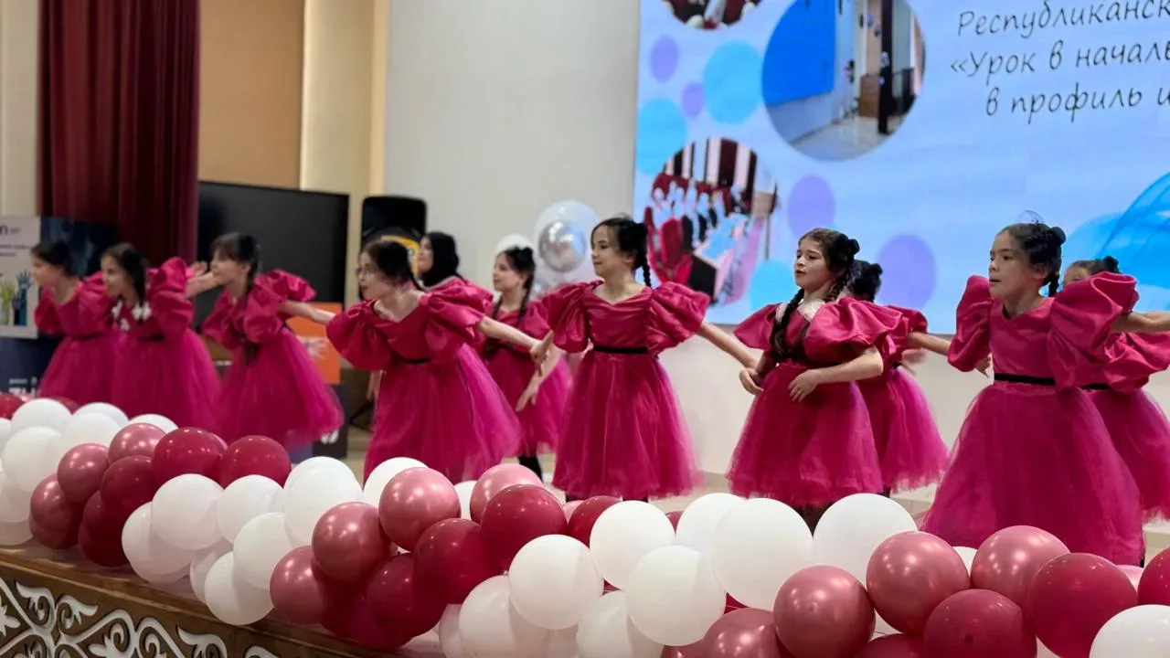 12 мая в ГБУ ДПО «ИРО ЧР» состоялось закрытие Республиканского конкурса «Урок в начальн...