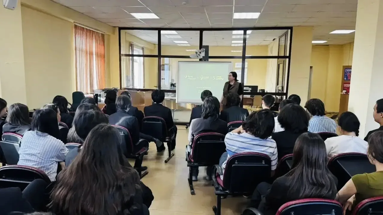 💻 Цифровые волонтёры знакомят школьников с современными технологиями