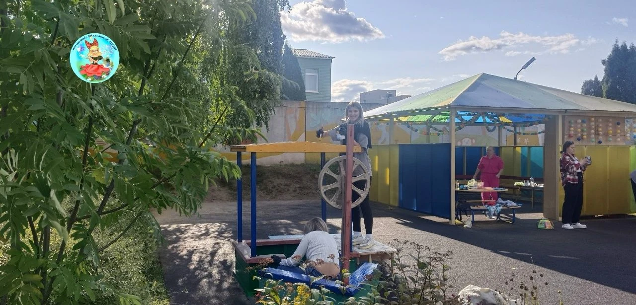 Покраска участка в детском саду - это ежегодное мероприятие. Его главная цель - создани...