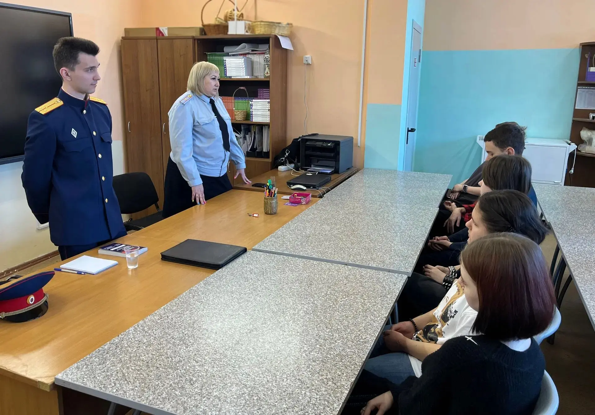 Встреча с законом: что важно знать каждому школьнику  В нашей школе прошла встреча учеников 9-х клас