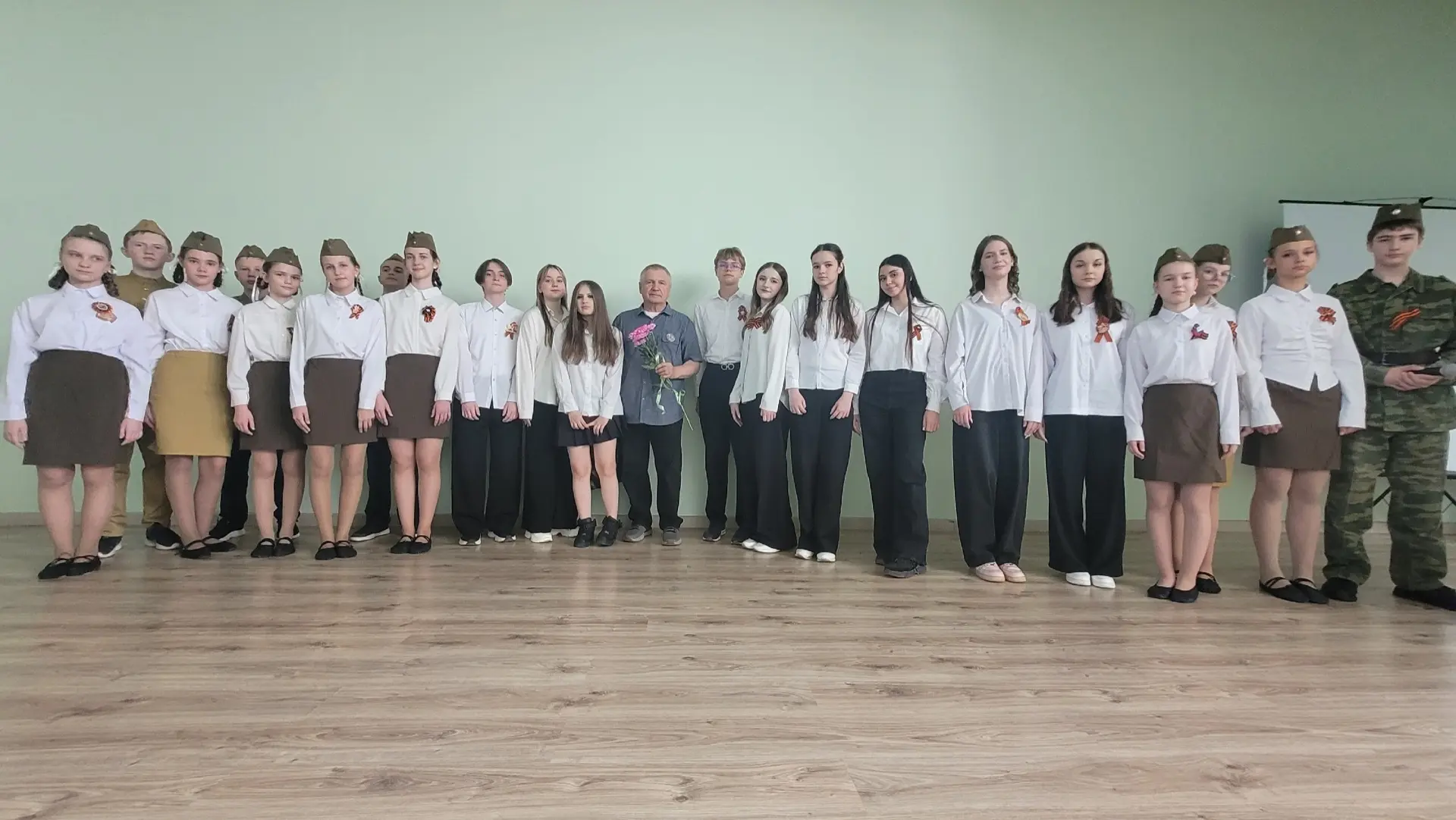 🌟Урок мужества: встреча с представителем Совета ветеранов  ⚡ 7 мая в предверии дня Победы в актовом 