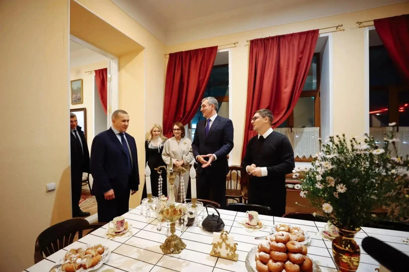 🥯 Юрия Трутнева угостили пышками в «Доме Бабинцевых» и показали «Амурские сезоны»